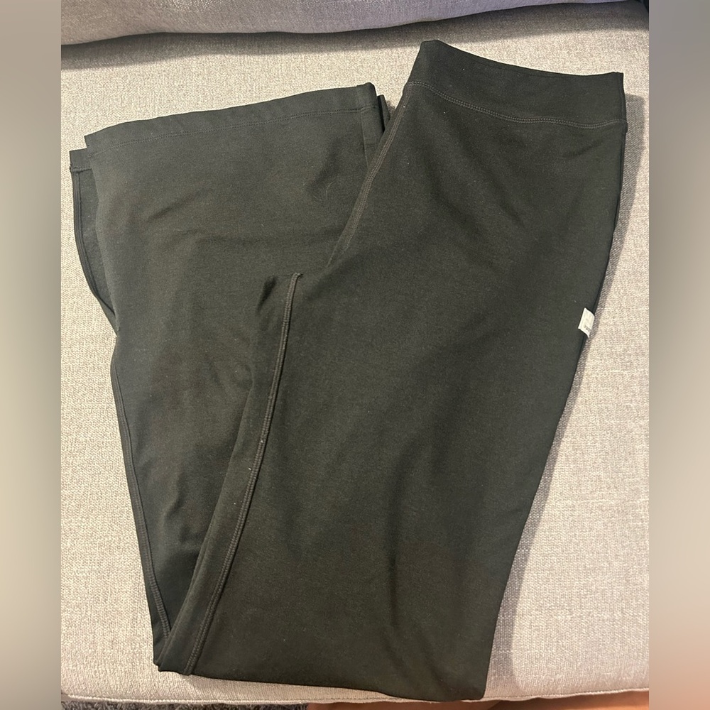 Vuori black flare open leg pants